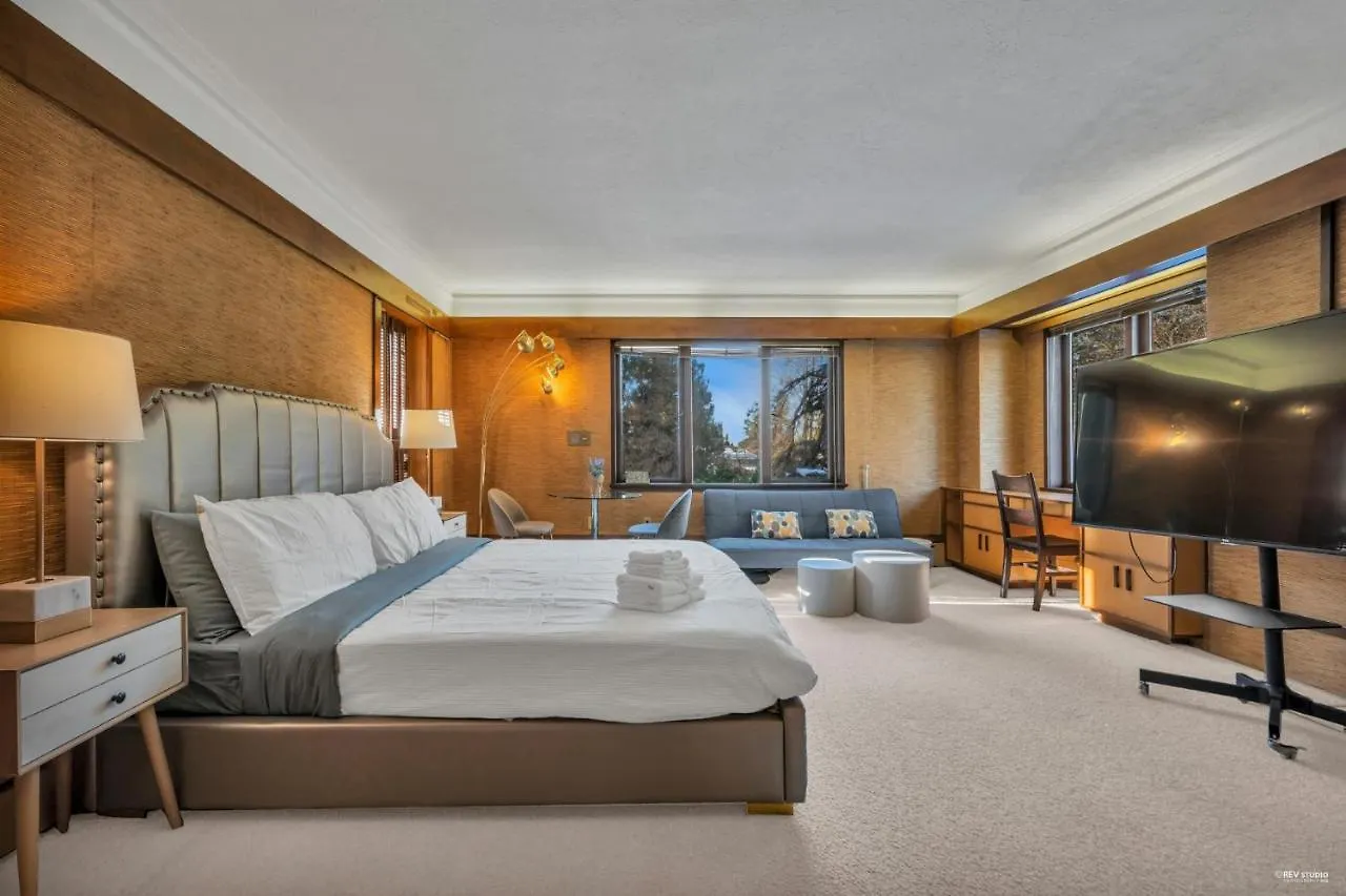 Historic Specious Home In Vancouver West contacts