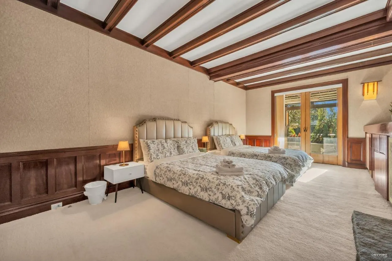 Historic Specious Home In Vancouver West Canada
