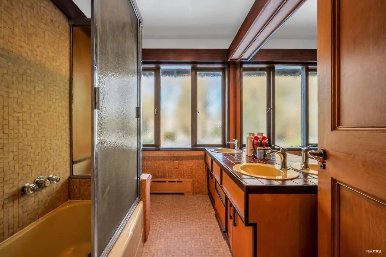 Historic Specious Home In Vancouver West