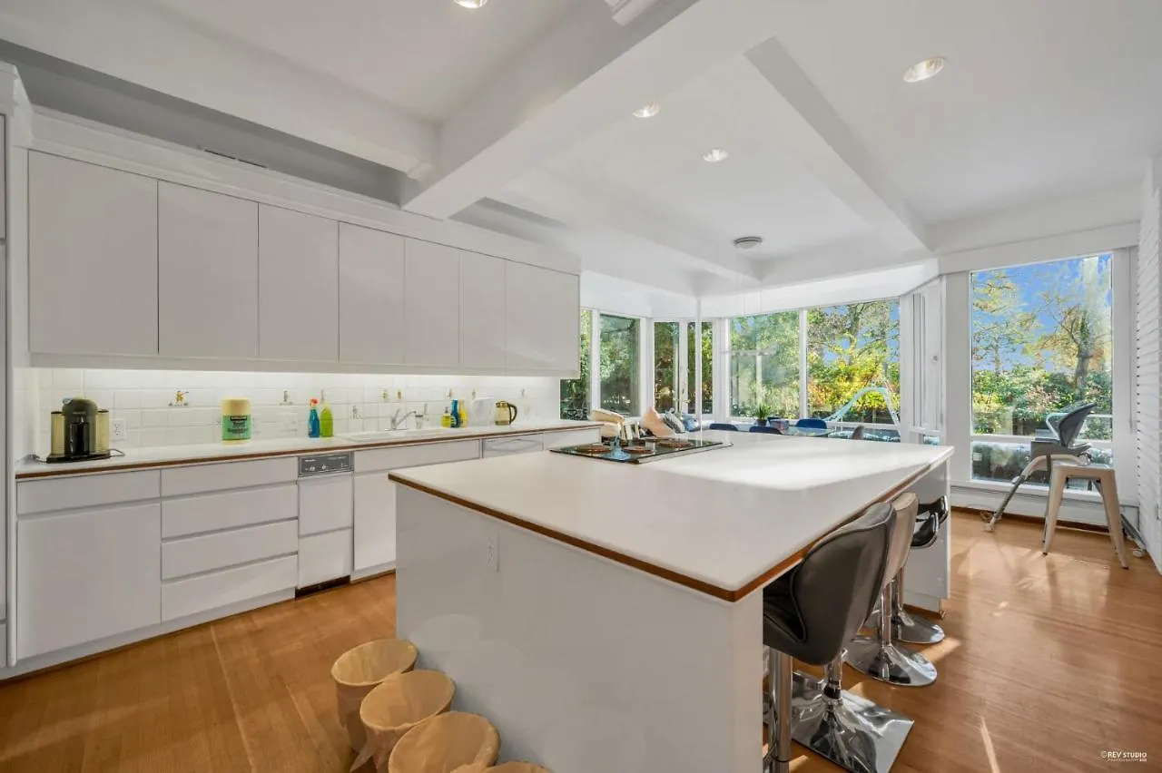 Historic Specious Home In Vancouver West Canada