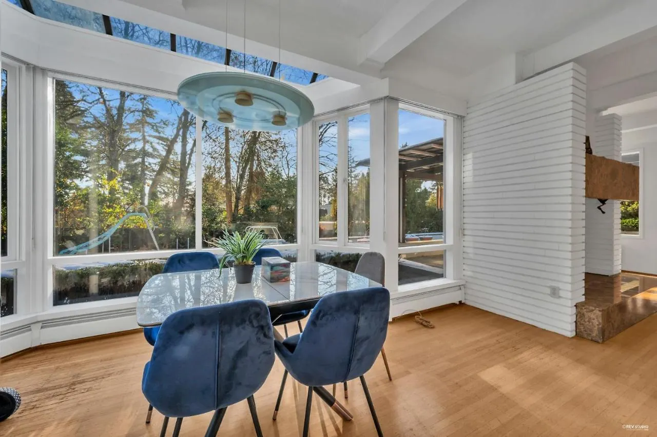 Historic Specious Home In Vancouver West
